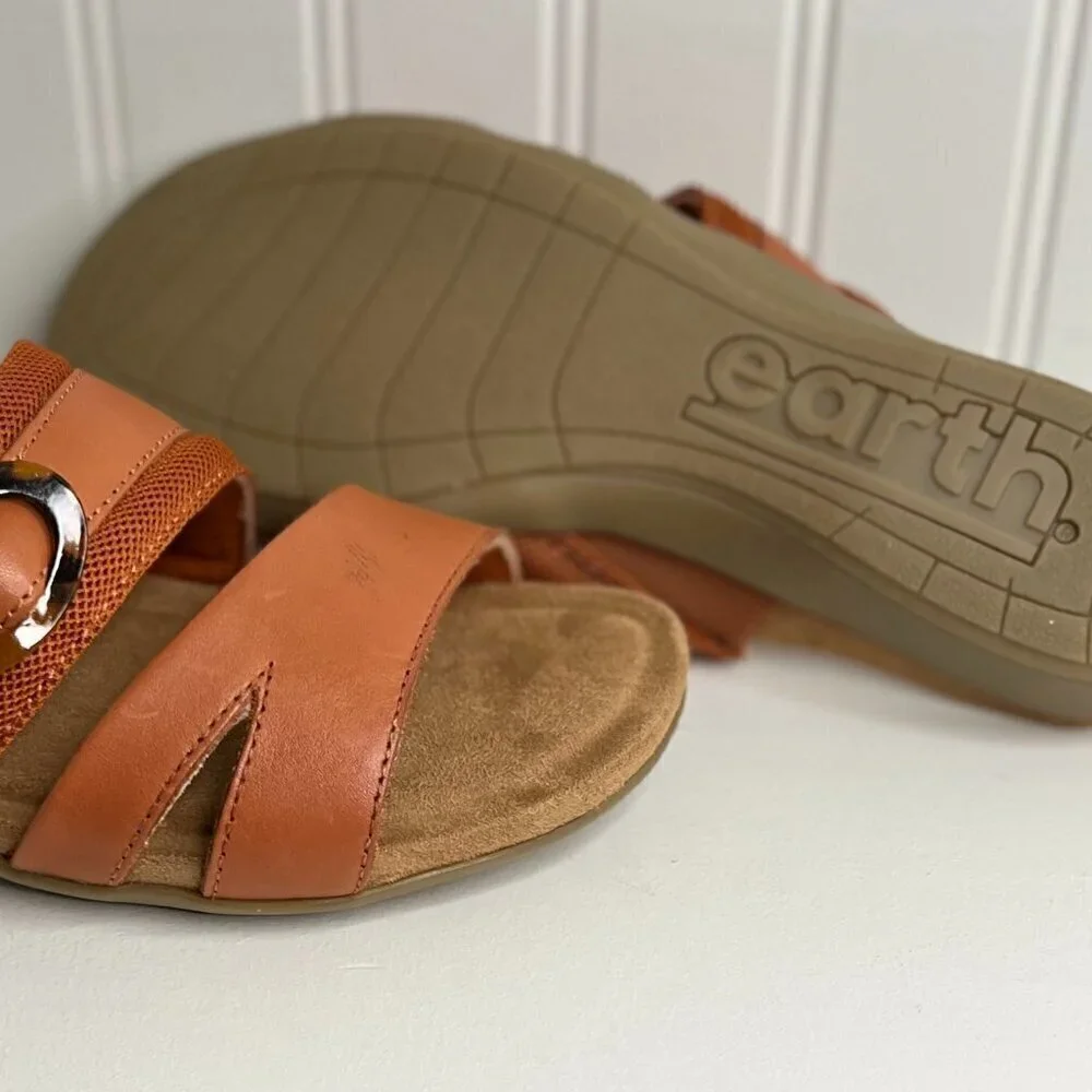 Earth Origins BRYNLEY WOMENS LEATHER BUCKLE WEDGE SANDALS Size 7.5 W